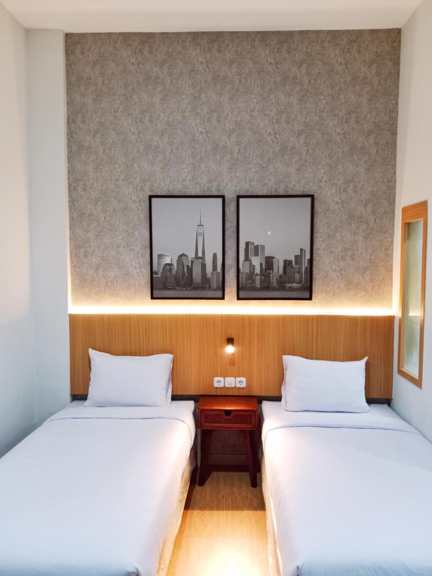 Andita Syariah Hotel Surabaya Esterno foto